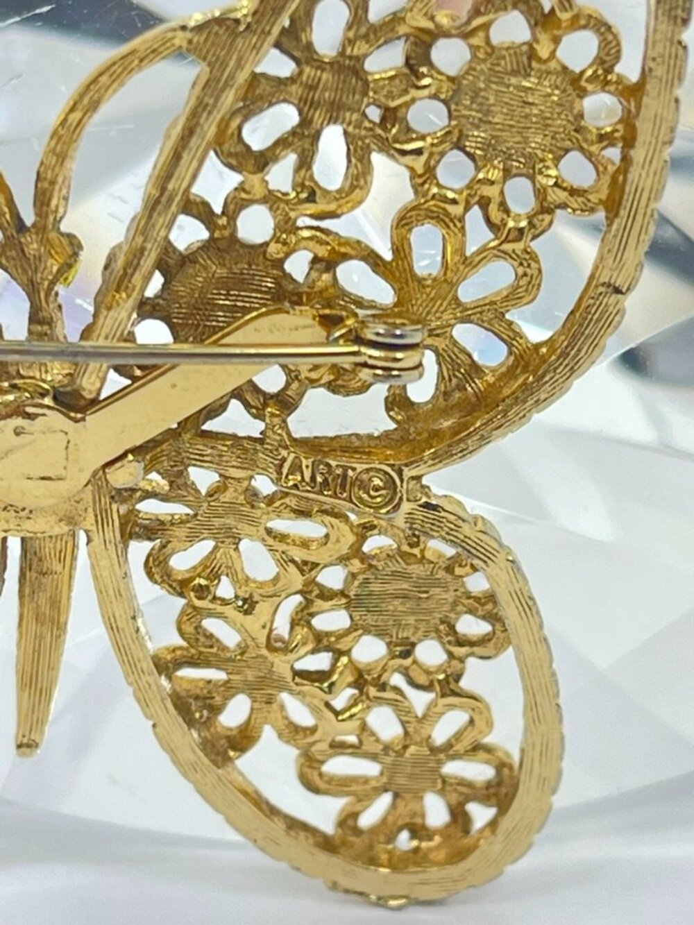 Signed ART Co Gold Tone and Enamel Butterfly Brooch With Floral Filigree Pattern - Picture 3 of 6
